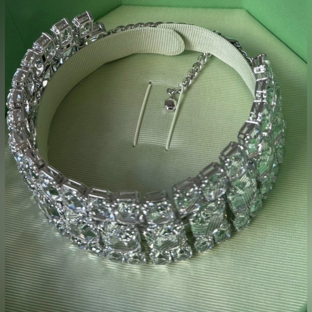 Authentic Swarovski Statement necklace Ariana grande,Kim K superb owl necklace. - Picture 15 of 16